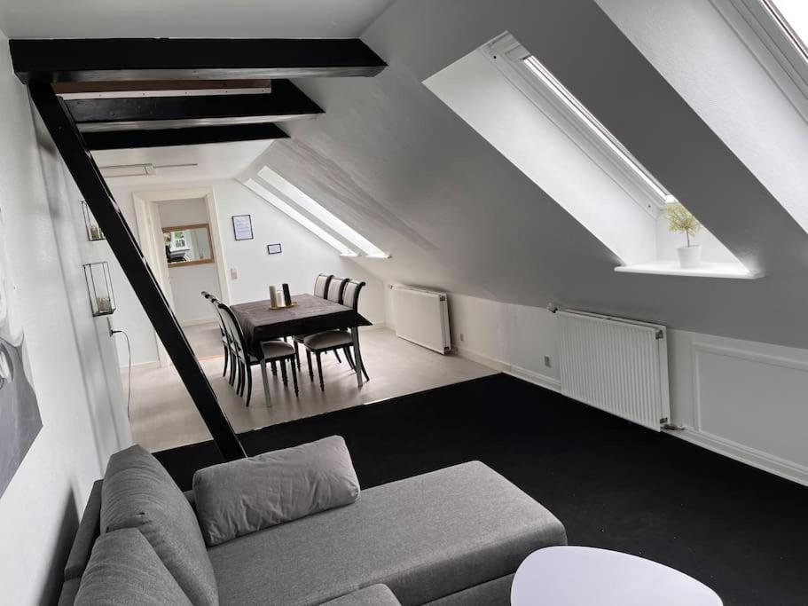 Stor Rummelig Lejlighed Med Egen P-Plads Kolding Esterno foto